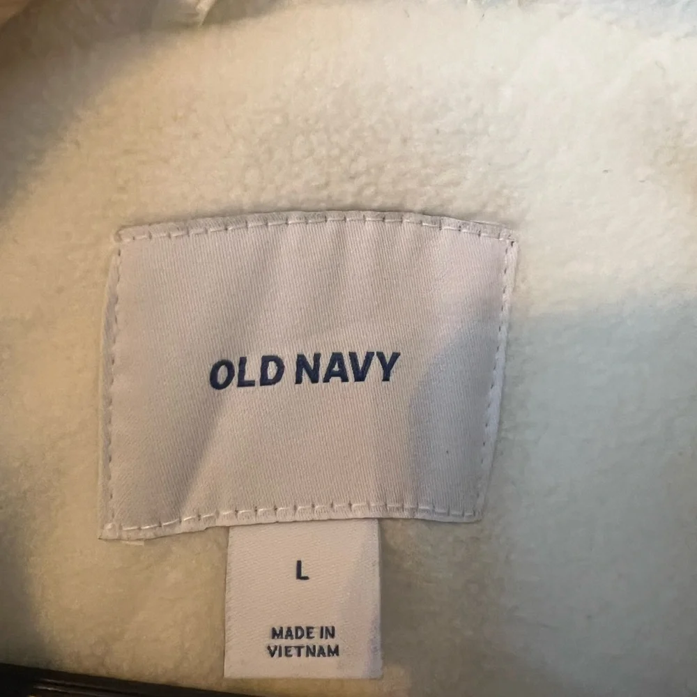Old Navy White Puffer Vest - Picture 2 of 7